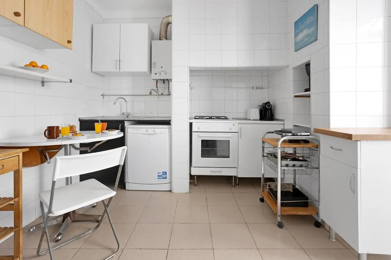 Group-Friendly Apt In The Heart Of Bairro Alto Lisbon Apartment