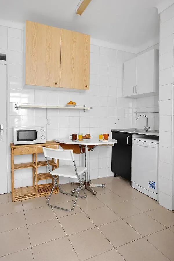 Apartment Group-Friendly Apt In The Heart Of Bairro Alto Lisbon