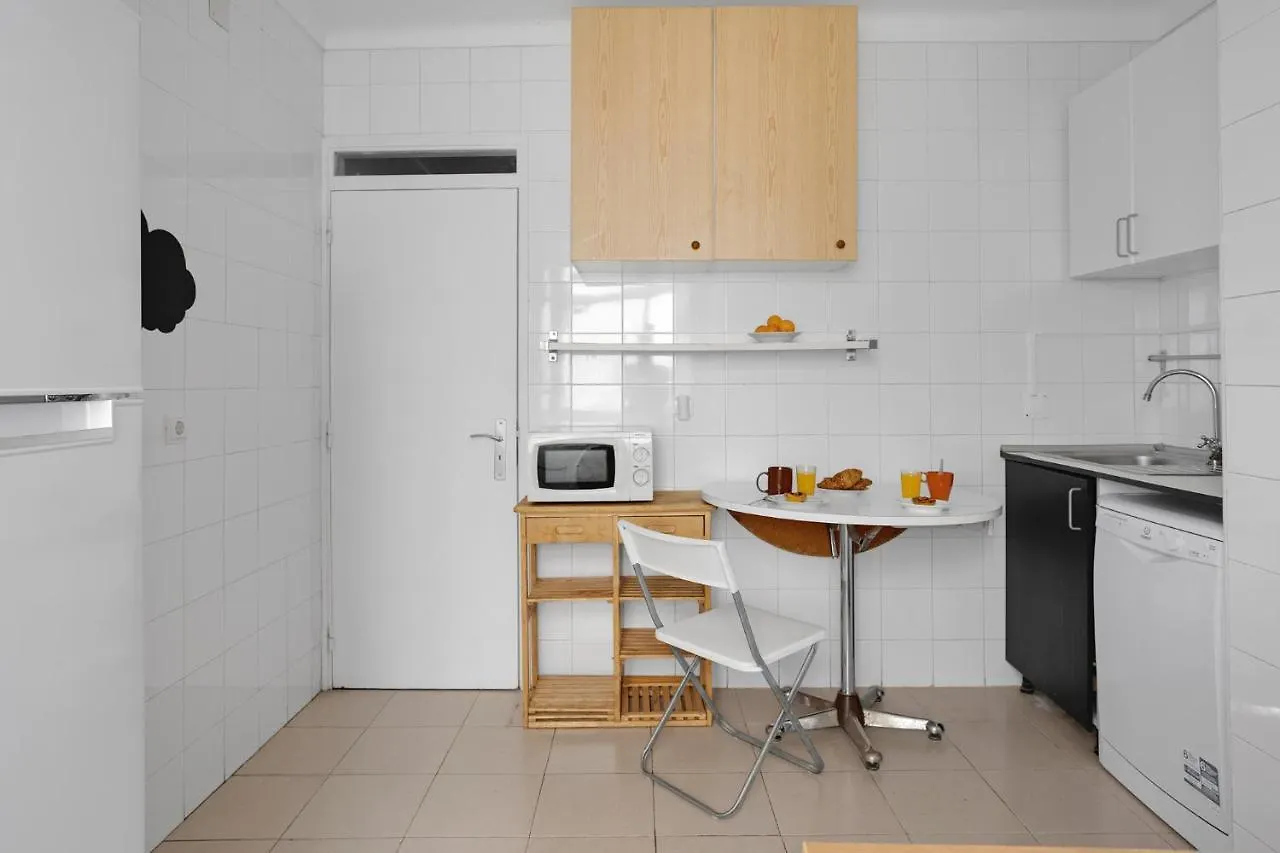 Group-Friendly Apt In The Heart Of Bairro Alto Lisbon Apartment
